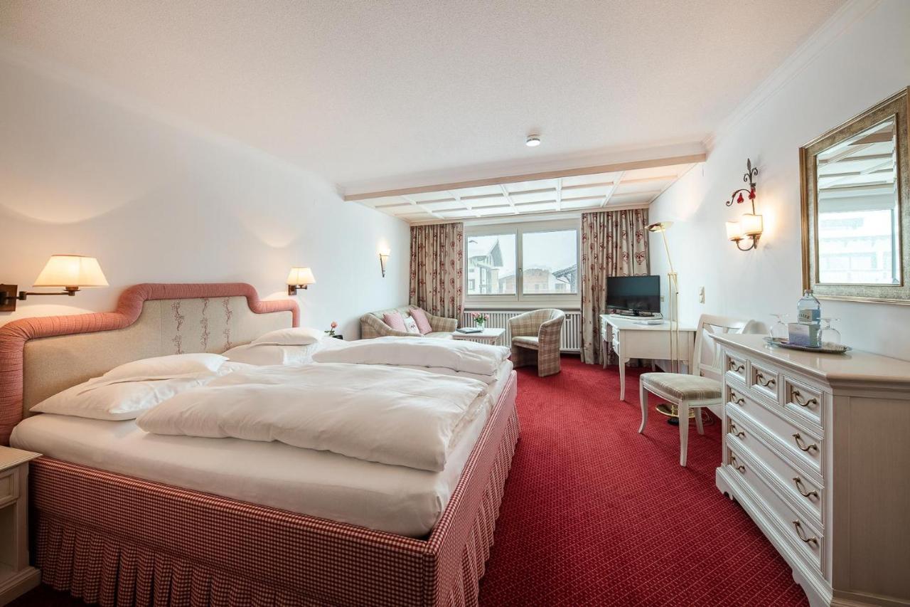 Bed & Breakfast Hotel Guggis Zuers Bagian luar foto