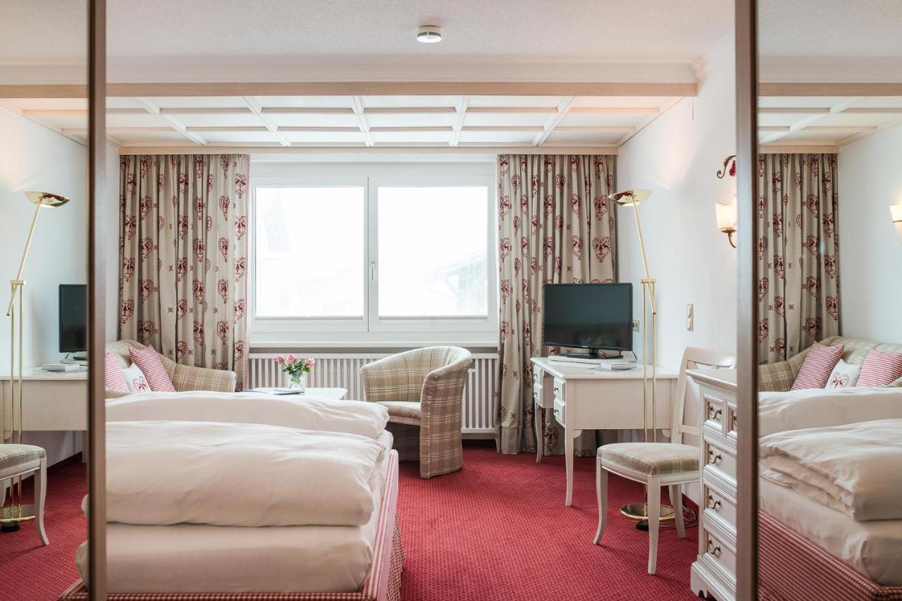 Bed & Breakfast Hotel Guggis Zuers Bagian luar foto