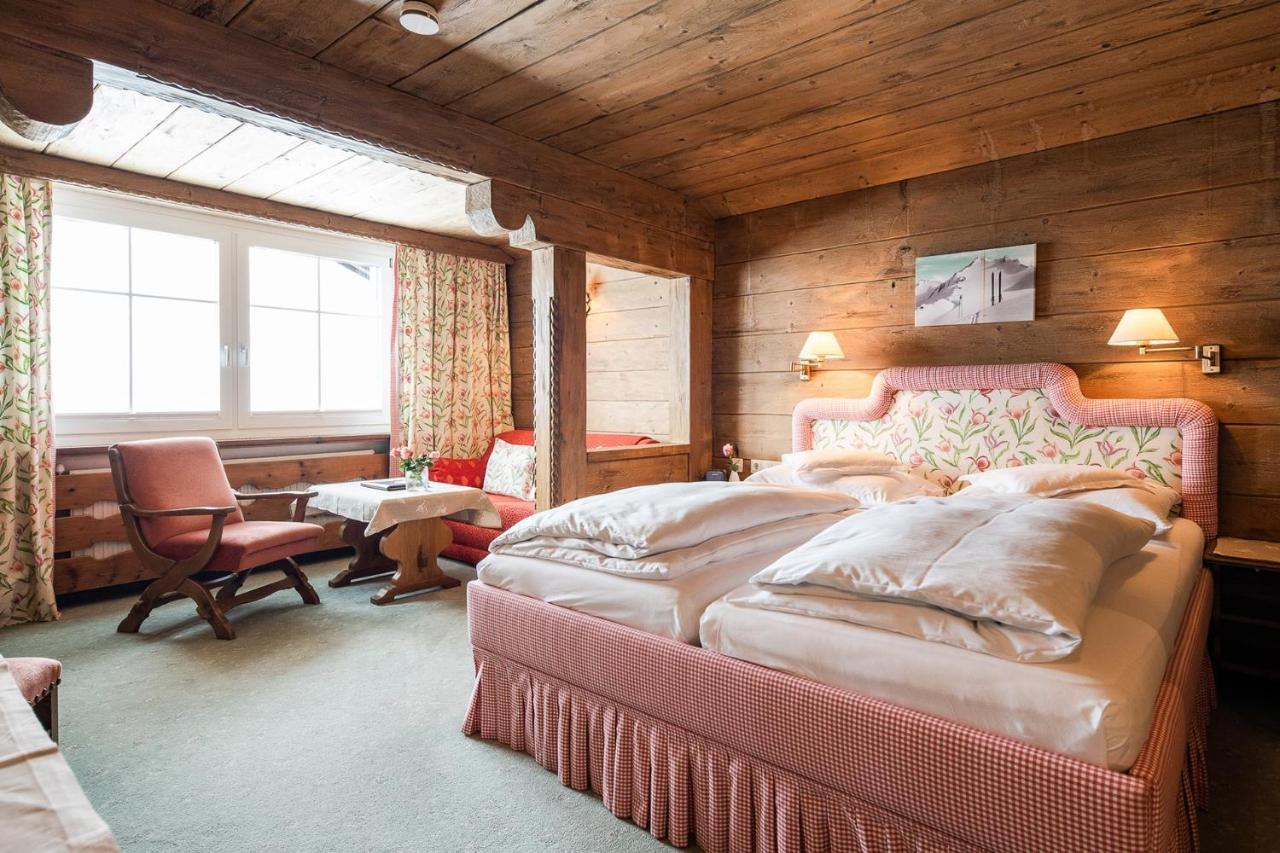 Bed & Breakfast Hotel Guggis Zuers Bagian luar foto