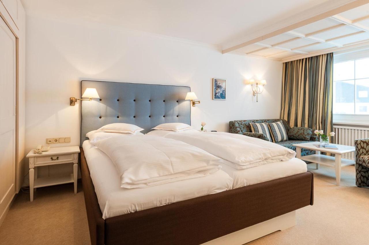 Bed & Breakfast Hotel Guggis Zuers Bagian luar foto