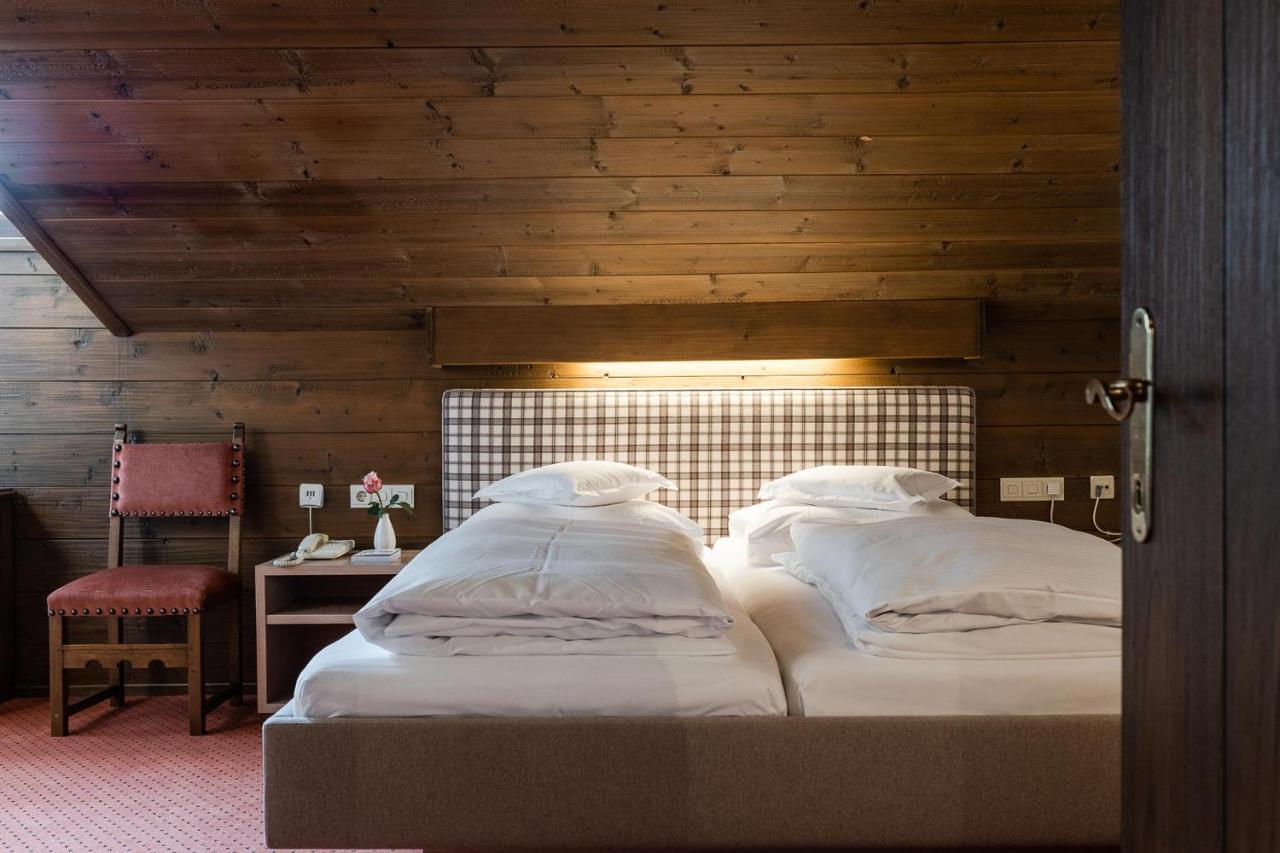 Bed & Breakfast Hotel Guggis Zuers Bagian luar foto