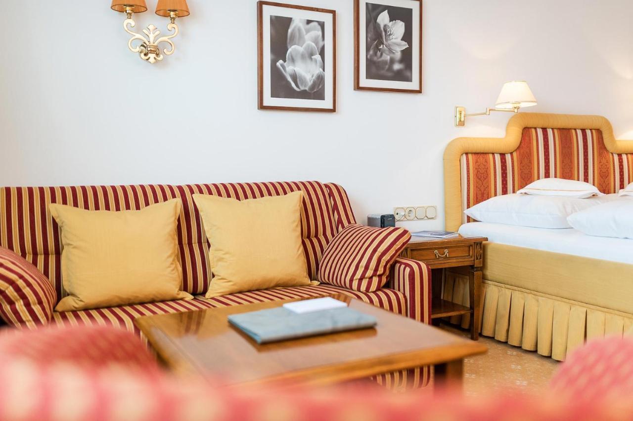 Bed & Breakfast Hotel Guggis Zuers Bagian luar foto