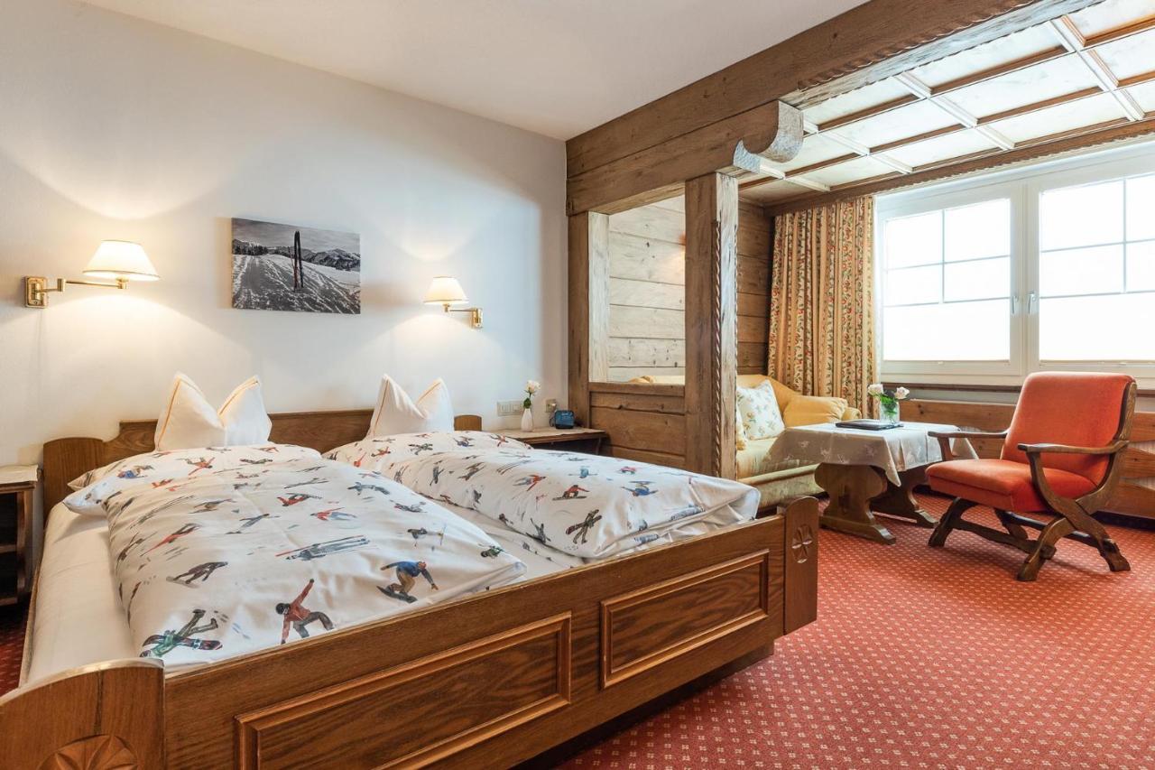 Bed & Breakfast Hotel Guggis Zuers Bagian luar foto