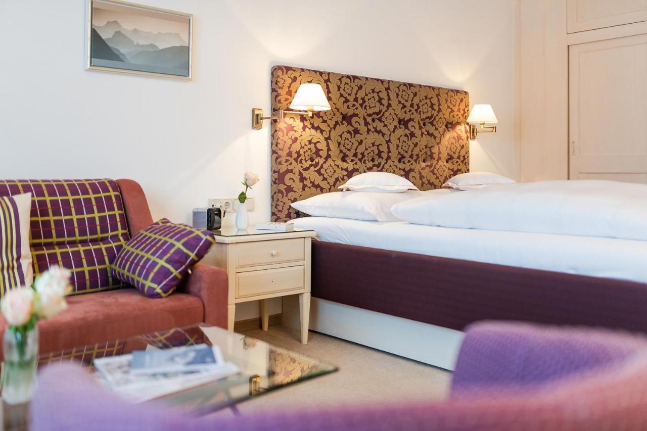 Bed & Breakfast Hotel Guggis Zuers Bagian luar foto