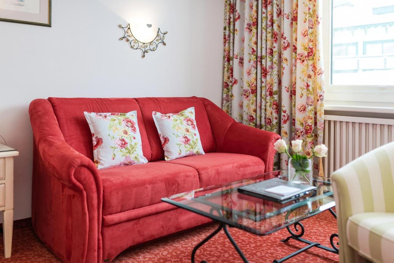 Bed & Breakfast Hotel Guggis Zuers Bagian luar foto