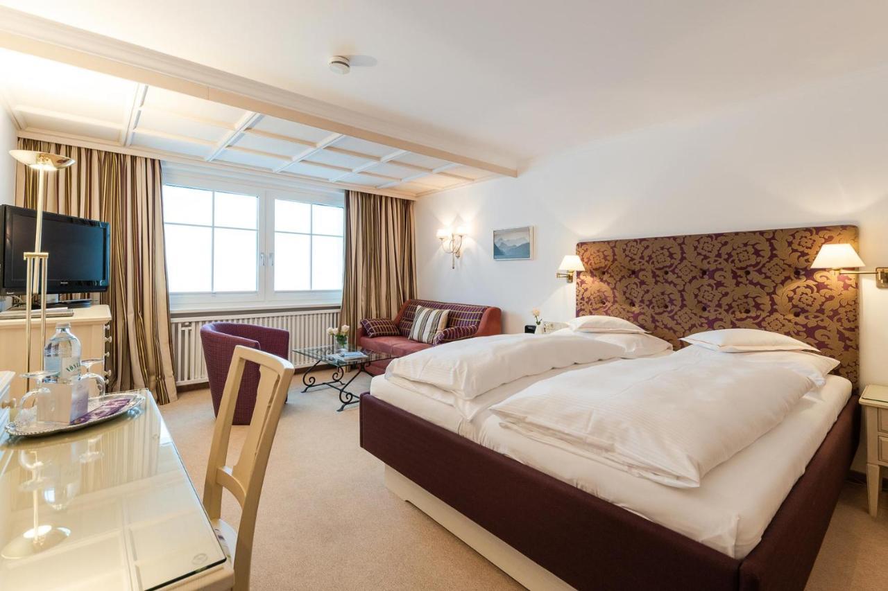 Bed & Breakfast Hotel Guggis Zuers Bagian luar foto