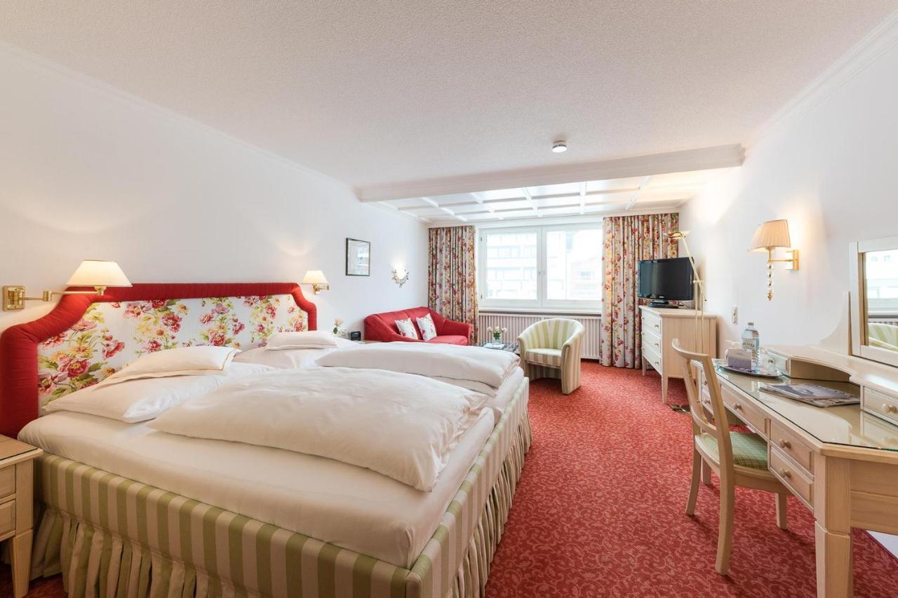 Bed & Breakfast Hotel Guggis Zuers Bagian luar foto
