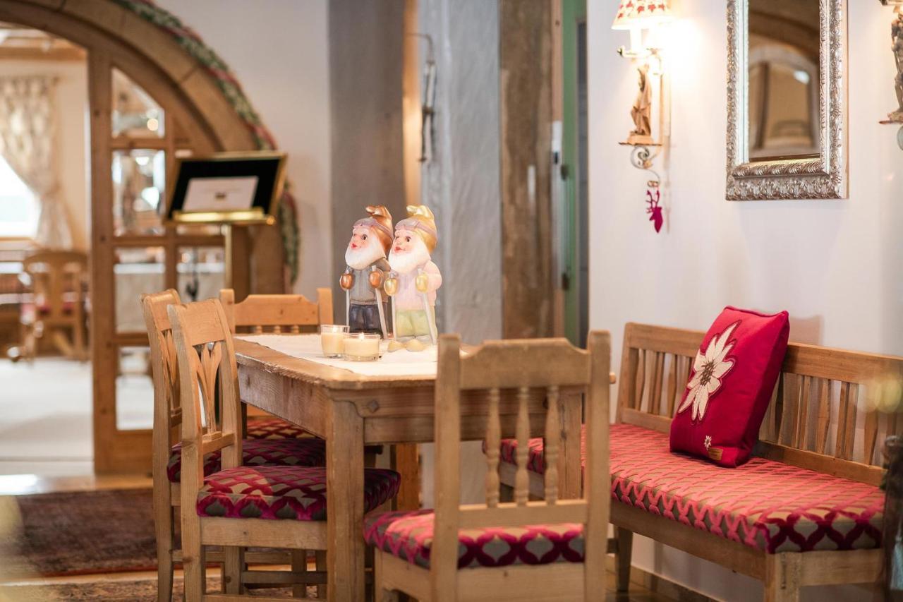 Bed & Breakfast Hotel Guggis Zuers Bagian luar foto