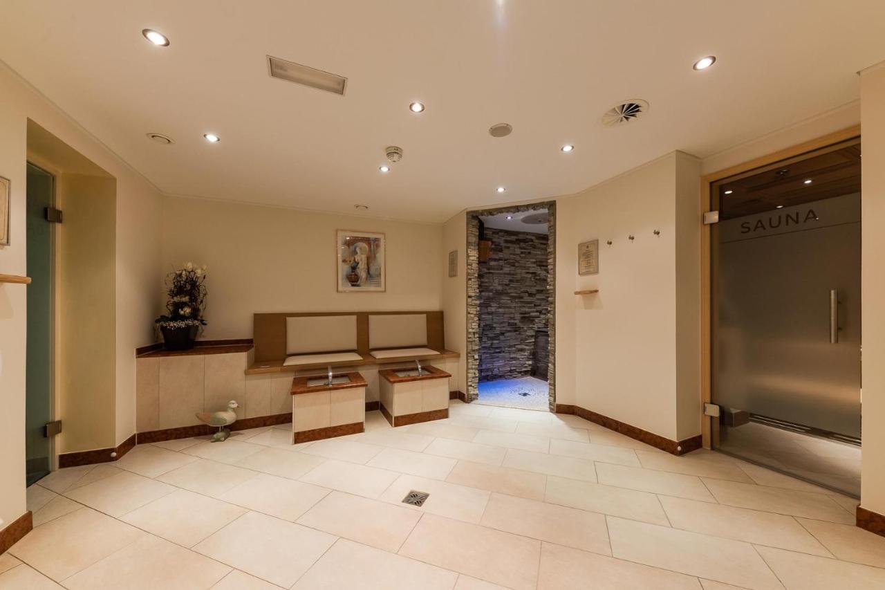 Bed & Breakfast Hotel Guggis Zuers Bagian luar foto