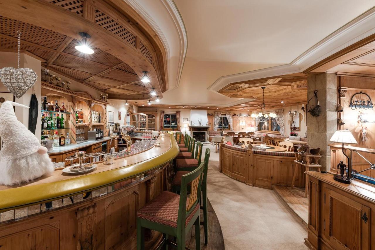 Bed & Breakfast Hotel Guggis Zuers Bagian luar foto