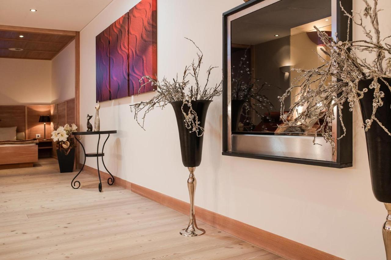 Bed & Breakfast Hotel Guggis Zuers Bagian luar foto