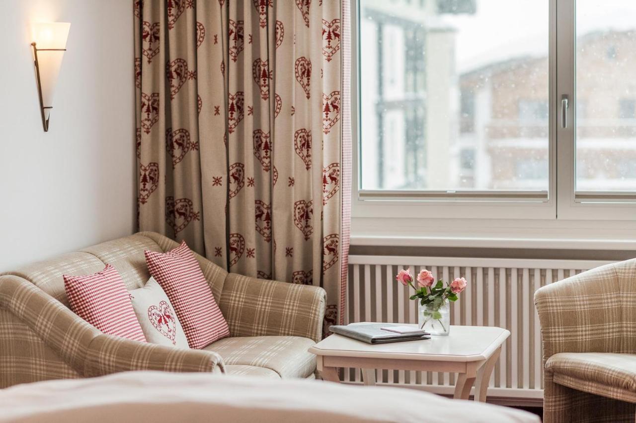 Bed & Breakfast Hotel Guggis Zuers Bagian luar foto